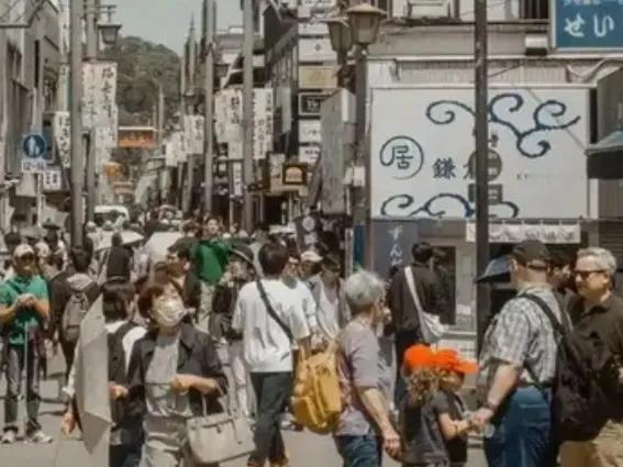 政客一言，旅游业遭殃

日本首相高市早苗近日发表涉台错误言论，引发中方强烈反应。