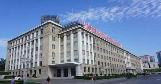 【朝鲜谴责美国袭击伊朗核设施：粗暴践踏主权国家的安全利益】据朝中社报道，朝鲜外务
