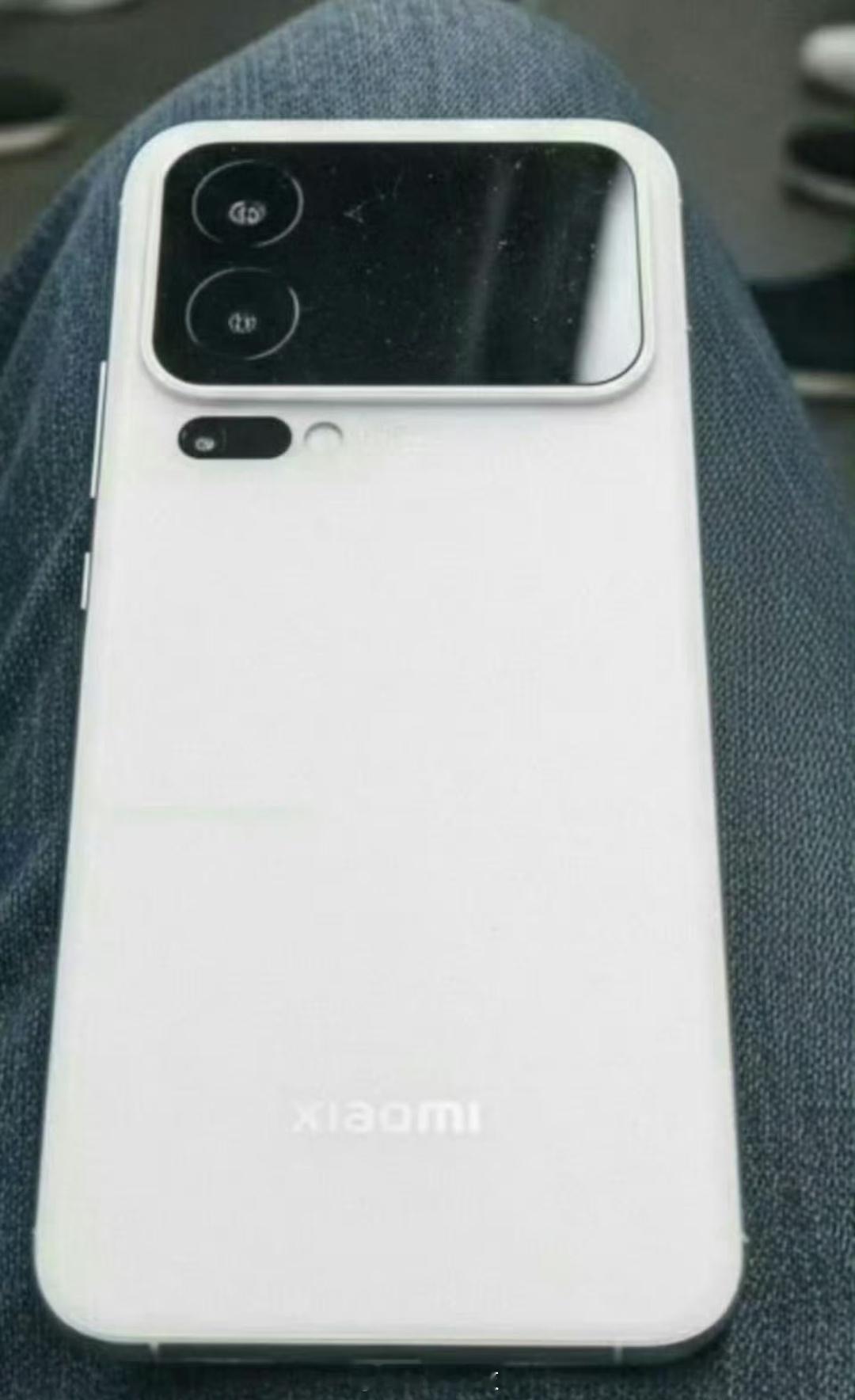 雷军 全面对标iPhone之前对标主要是从性能跑分对标，影像对标，续航充电对标，