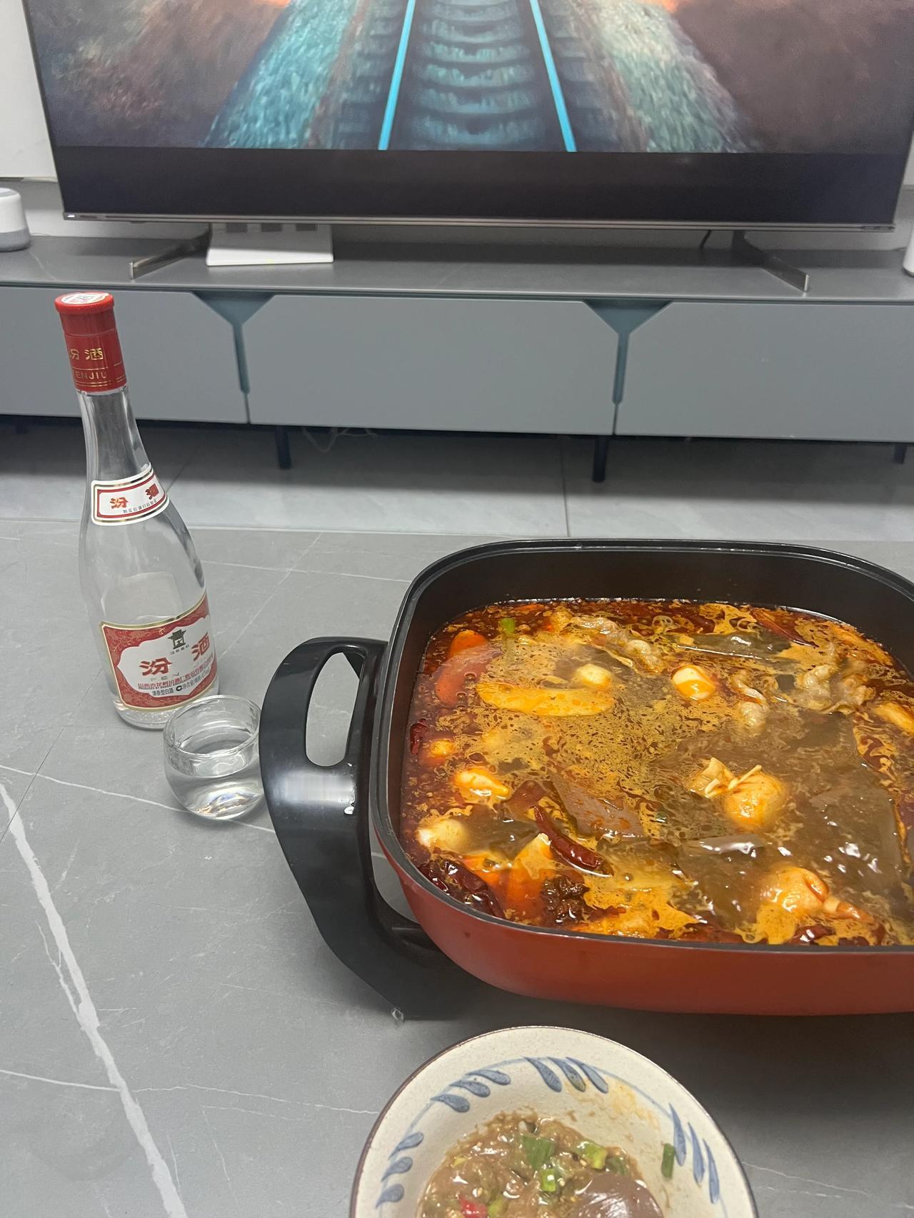 天都黑了，让我看看谁还没喝酒，一个人独饮一下！无聊就想喝点 这夜宵废酒 在家简单