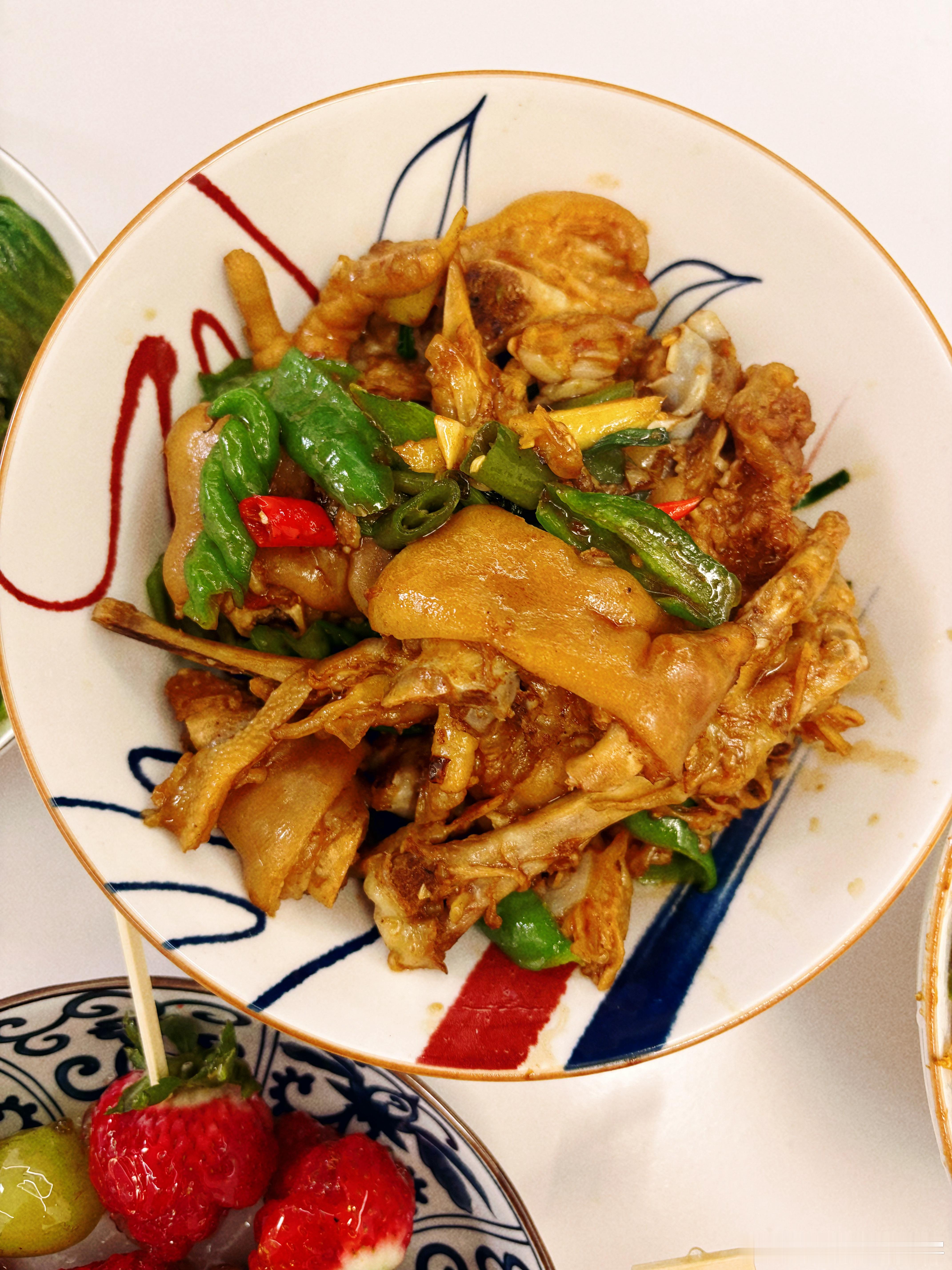 周末的快乐就是自己在家做饭：猪蹄炒鸡爪 炒八掺 玫瑰花冰糖葫芦 ​​​