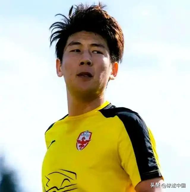 劳工证顺利到手！张家鸣坐稳伯恩利U21首发，英超青年联赛迎来国脚后代持续亮相🔥