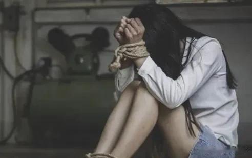 外公绑架4岁外孙女向女儿勒索50万？？

“限你三天内拿出50万元，否则就再也别