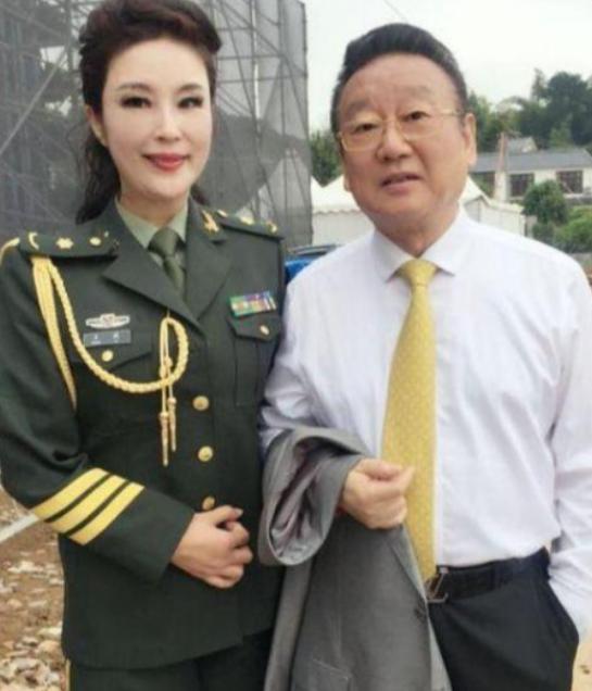 蒋大为今年七十九岁，独自一人住在北京。老伴张佩君和女儿在温哥华，他已有二十三年没