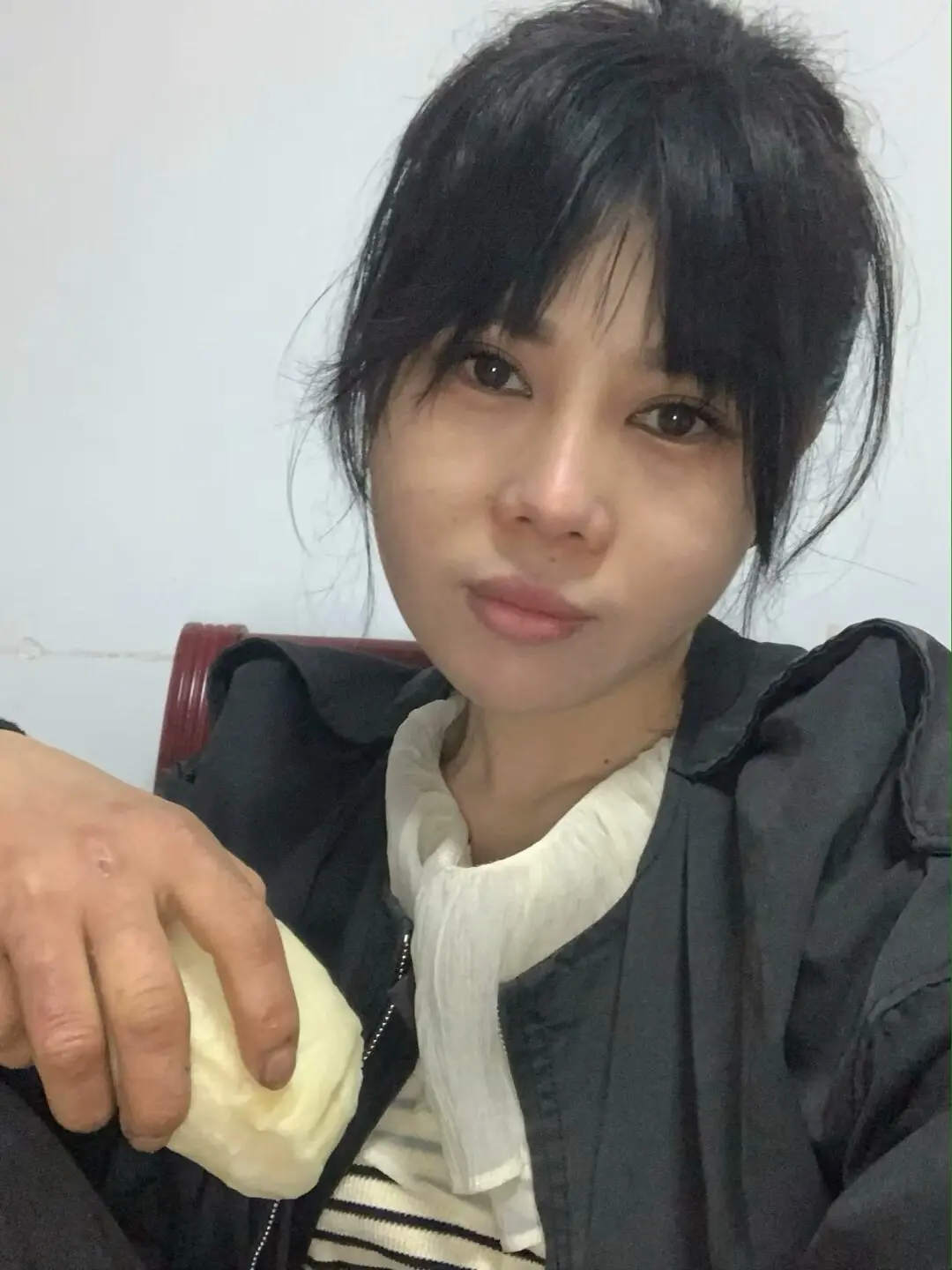 老公外地打工，我留守陪读，他在外像个精神小伙，我在家像个老妈子，一直以...