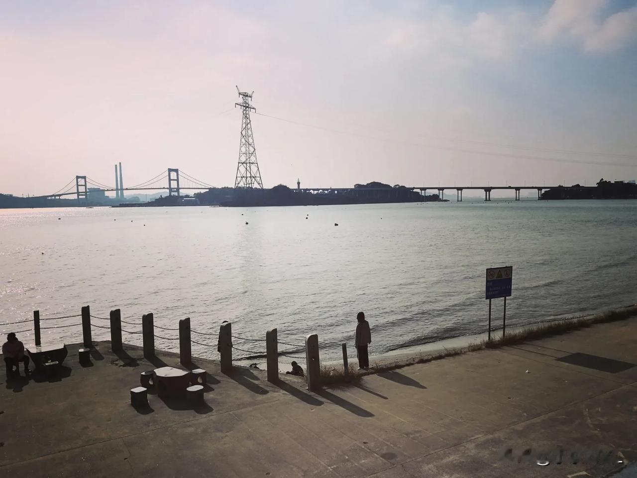 汕头探亲：东海岸看海
 
多次来到汕头，第一次在东海岸看海。
东海岸西起汕头港导