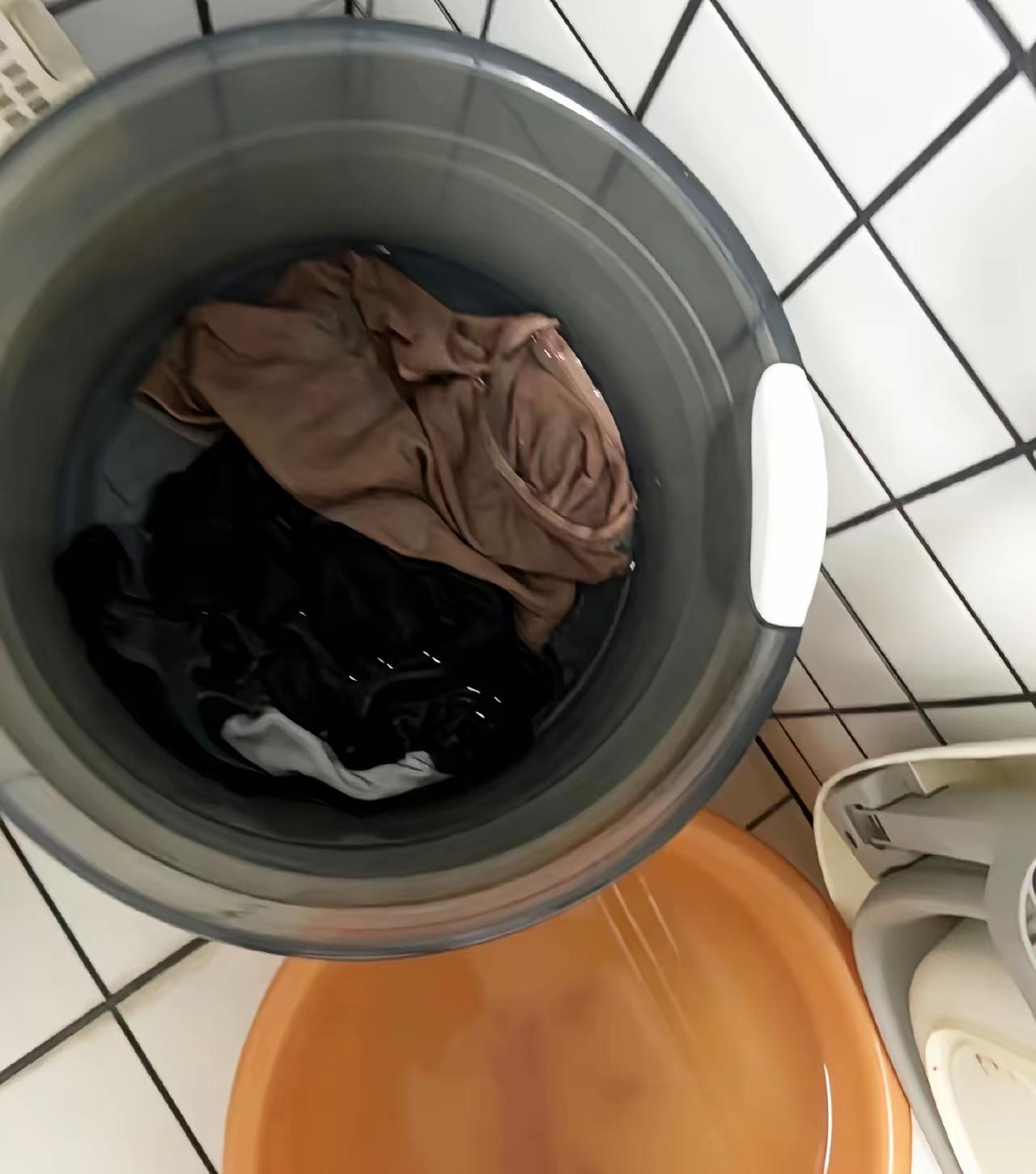友友们，你们觉得婆婆做错了吗？

女子发现，婆婆洗内裤，用了孩子洗衣服的肥皂，本