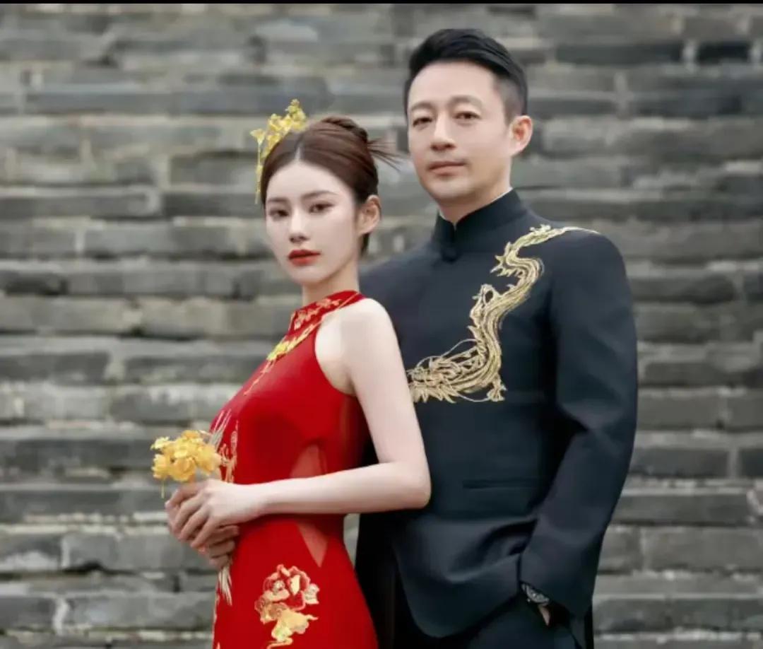 汪小菲婚礼的礼服就是妥妥的打脸了某些人
汪小菲和马晓梅的婚礼很接地气，首先他们选