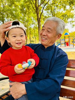 非常令人深思的话话：
一个不争的事实：农村进城带孙子的老人，一旦不要带孙子了，晚