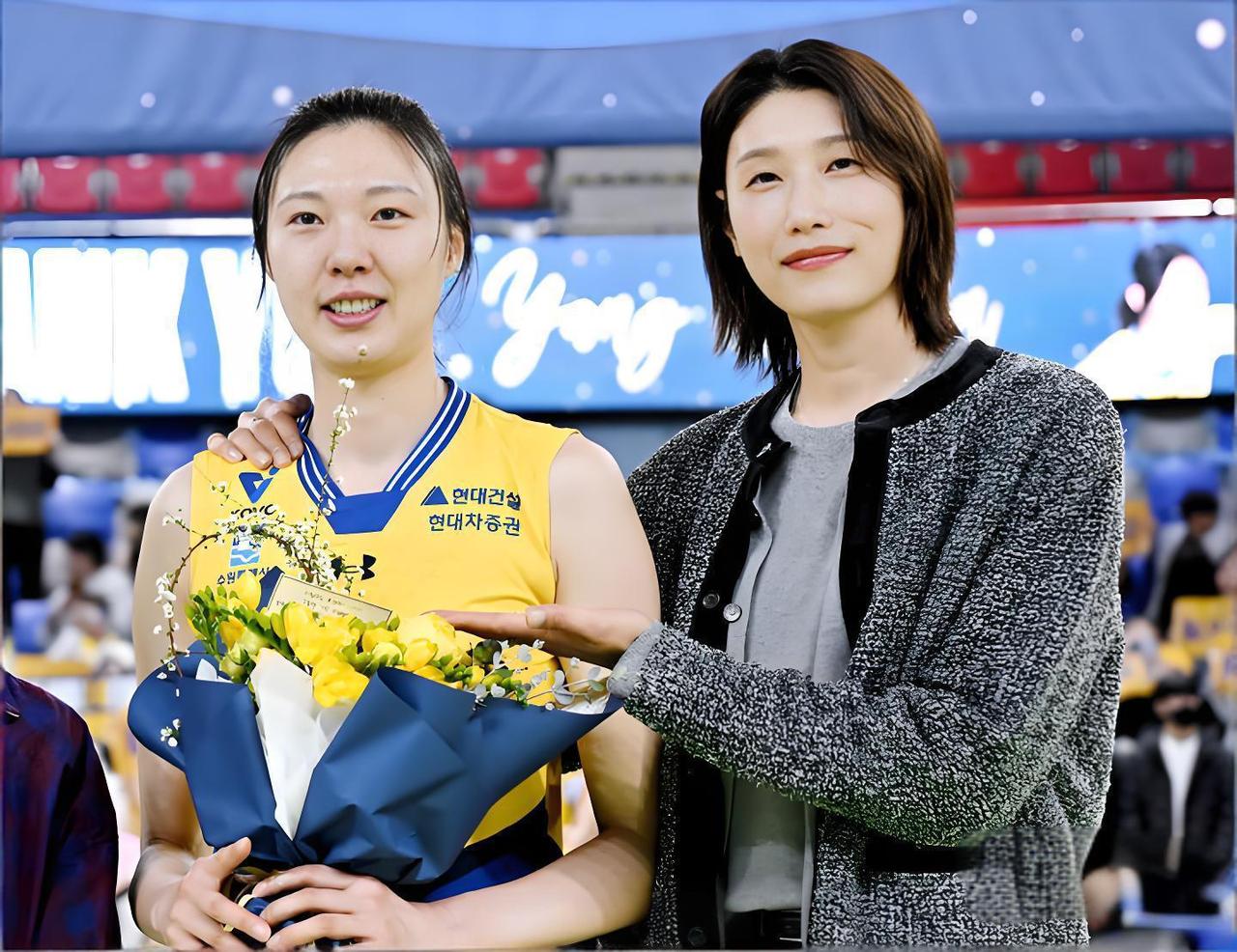 【37岁的韩国女排“影后”梁孝真退役】
韩国女排名将37岁高龄的梁孝真
将在本赛