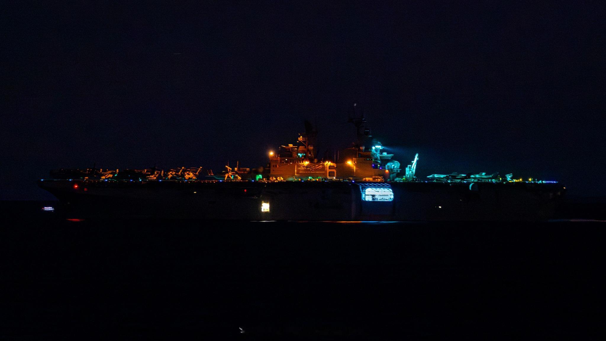 部署中的美利坚号 USS America (LHA 6)和圣迭戈号USS SAN