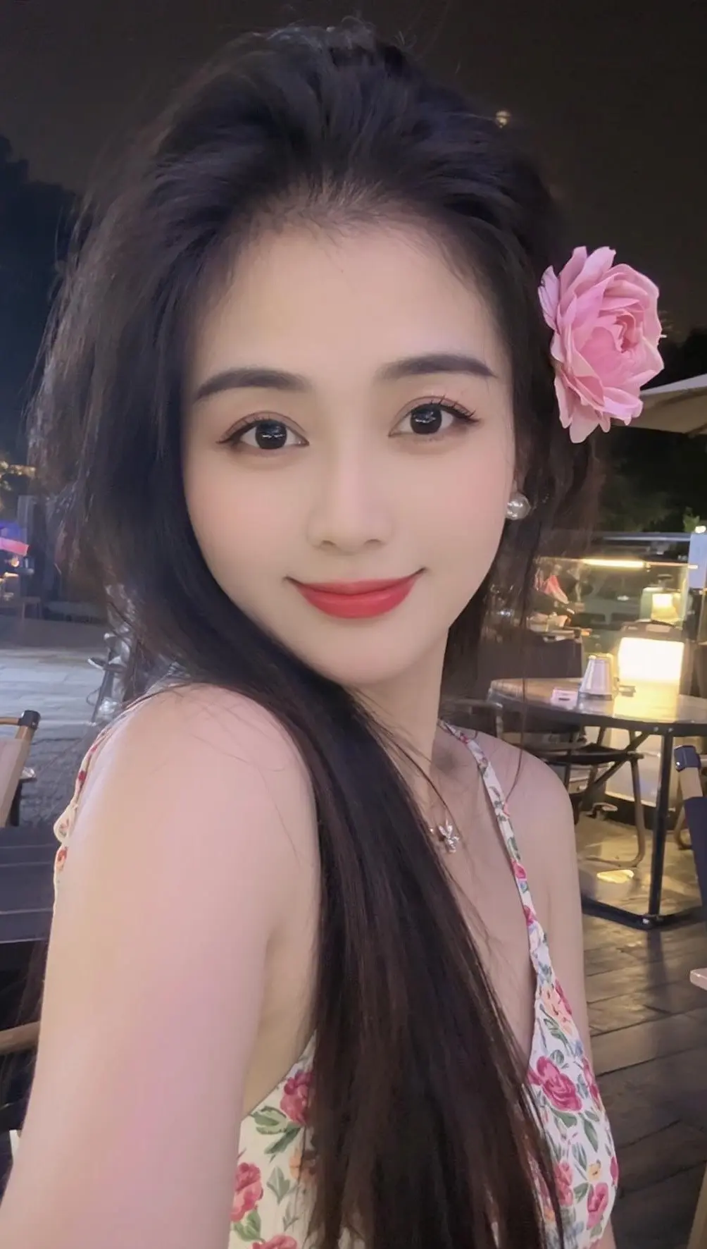 唯有自己托举自己，脚下的路才稳，唯有自己，才能自身渡到彼岸