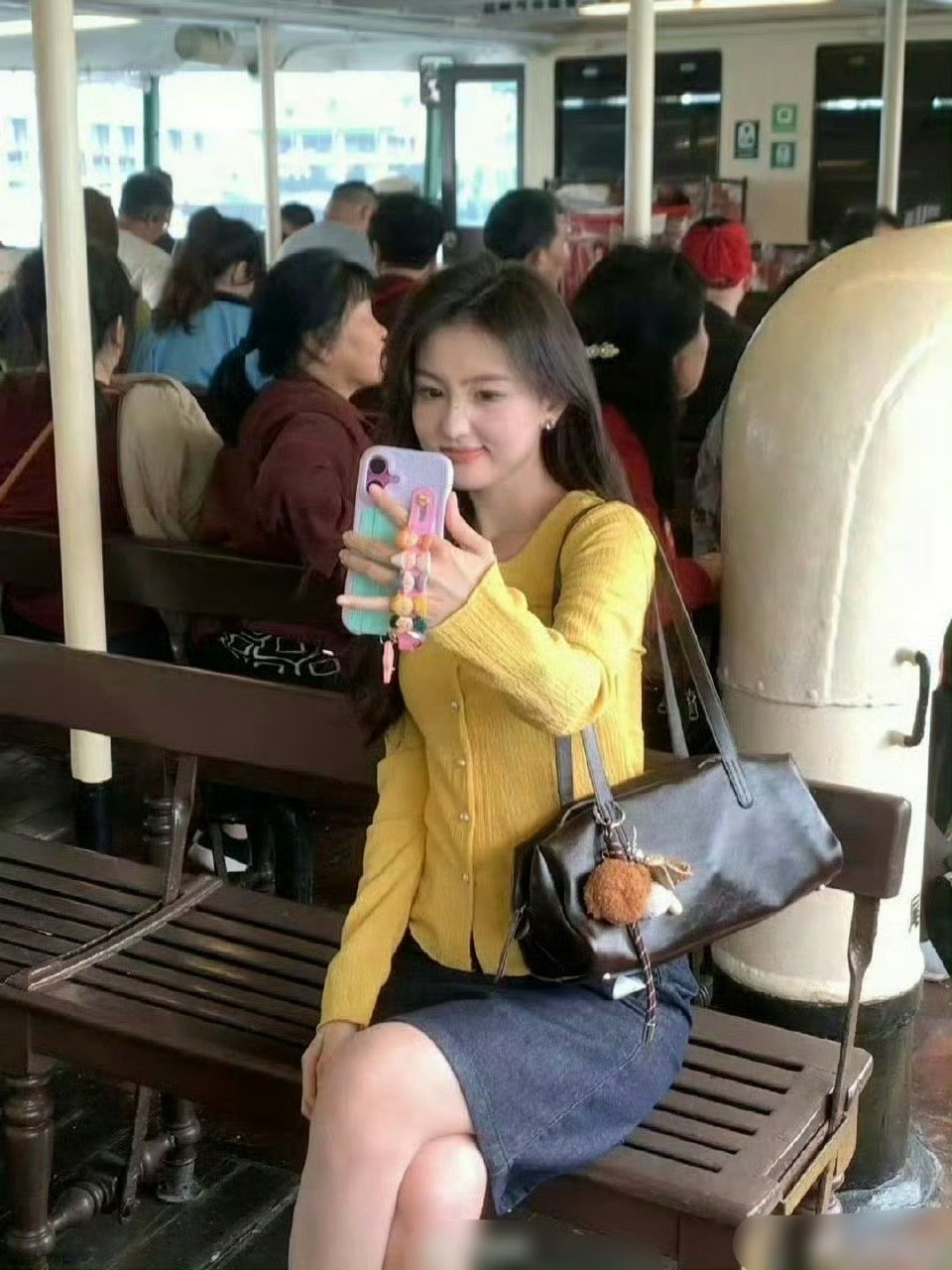 消费升级，香港大街随处可见标准版iPhone ​​​