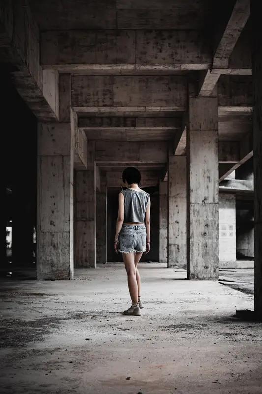 迷茫时，别慌。很多人觉得自己没方向是不够好，其实是站在了人生十字路口，选择太多反