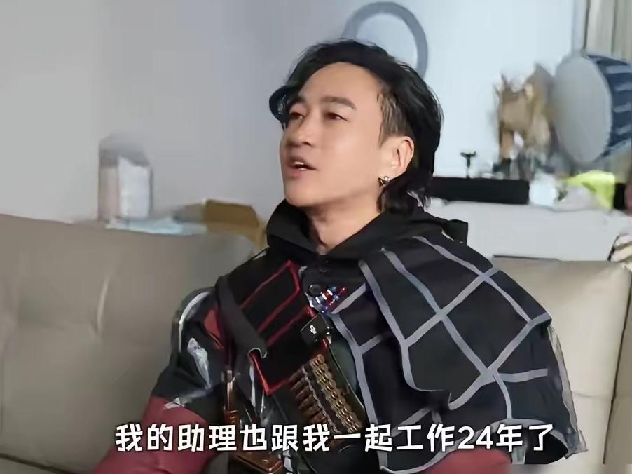 别再盯着何润东的美国国籍不放了
看看他当老板有多牛、多宠团队吧！
经纪人跟了他2