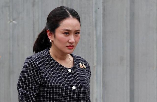突发！泰国总理被解职

当地时间29日，泰国宪法法院裁定，总理佩通坦从即日起被解