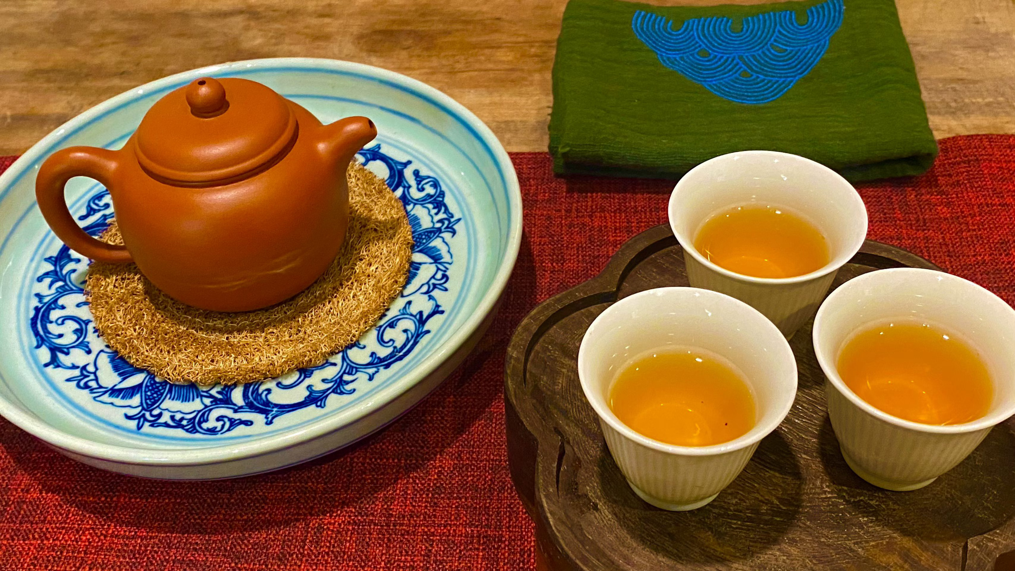 茶道  茶无别事，唯在调心。世人多求快乐于外物，殊不知向内寻，方是究竟。茶之一事