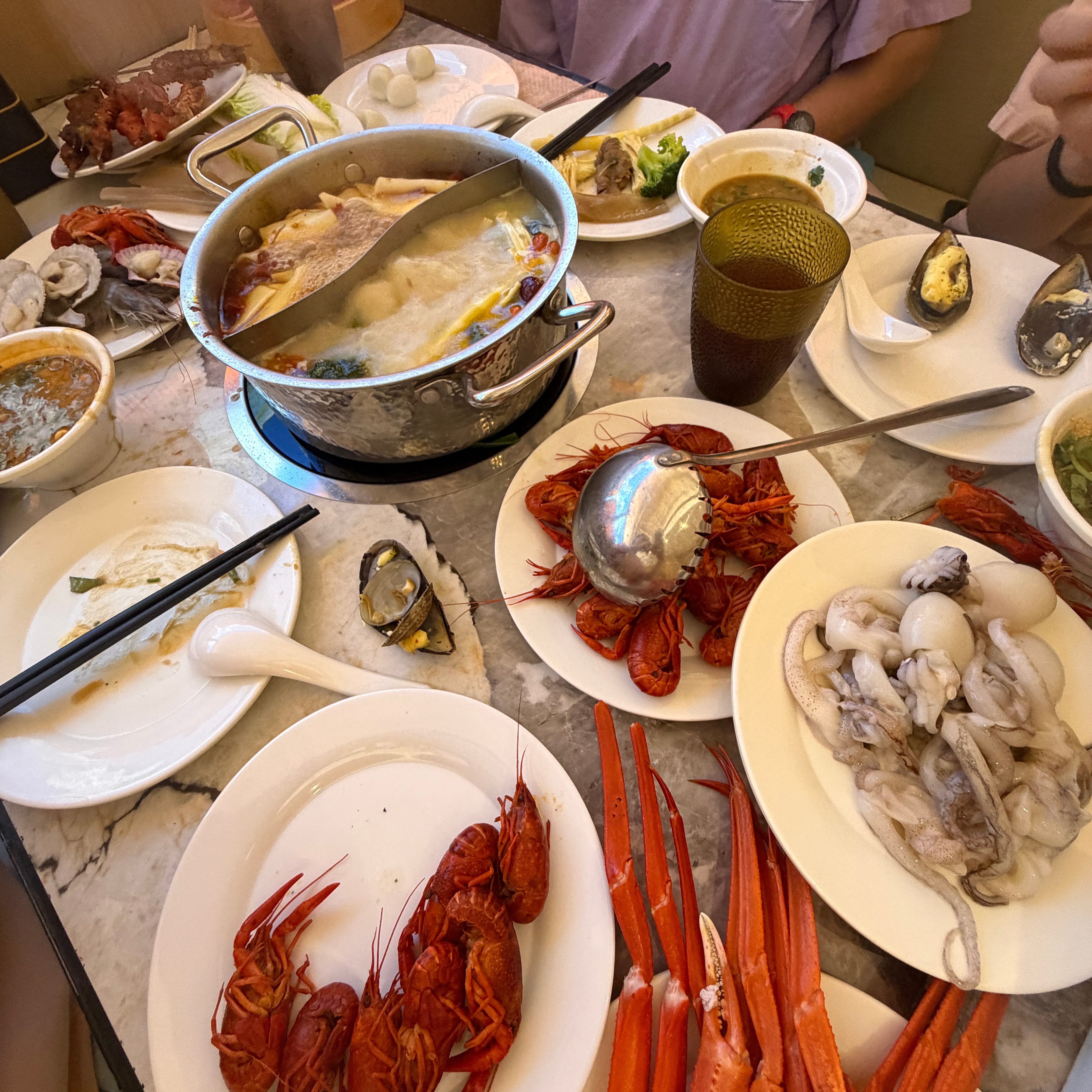 🧖🏻♀️🏊🏻♂️🍲👩🏼❤️👩🏻 