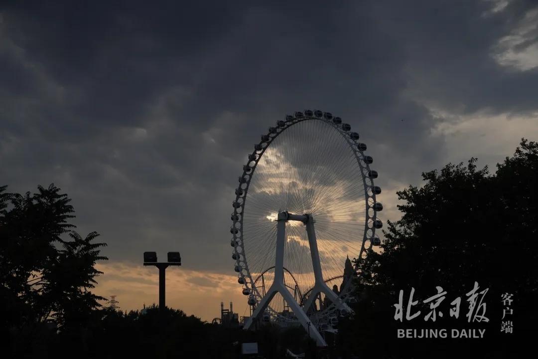 再添“顶流”新地标！北京最高摩天轮运营啦！摩天轮城市地标 摩天轮景点打卡 
京城