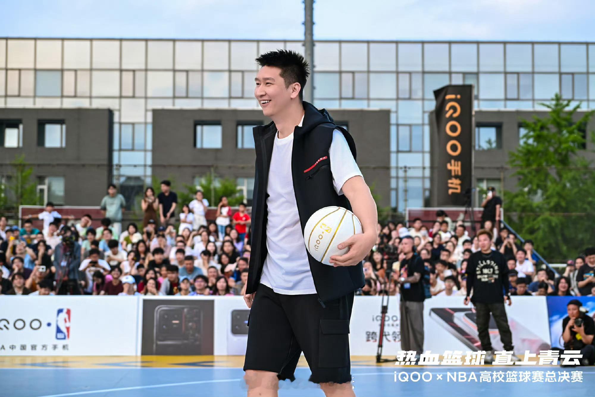 iqoo 🔥 iQOOxNBA高校篮球赛荣耀北大！传奇集结，惊喜助阵，群星璀璨