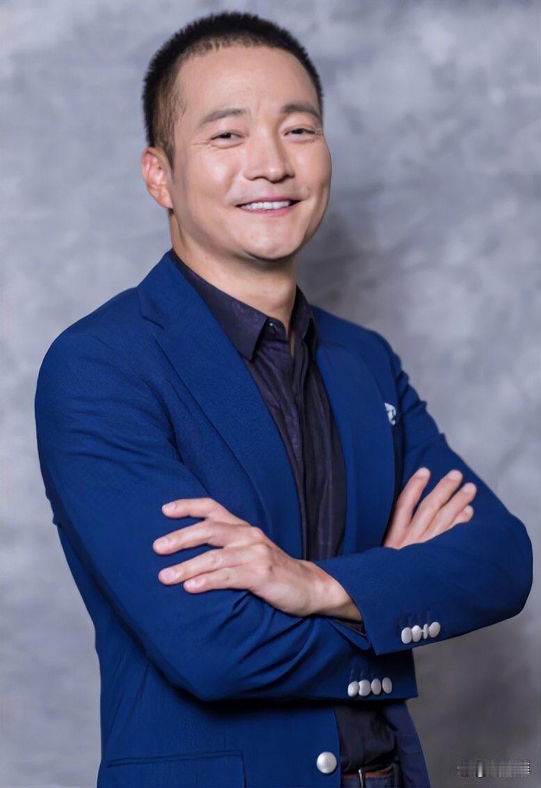 “吕秀才”喻恩泰疑再陷婚变漩涡，与美女律师张敏进被拍亲密合影，引发新一轮舆论风暴