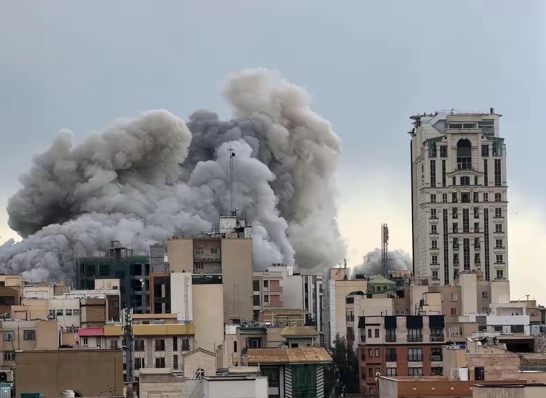 死伤惨重！美以谴责伊朗导弹每天都在伤害无辜，白宫发言人称美国从不伤害平民！
面对