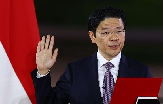 中美起冲突，新加坡挺美国；中日起冲突，新加坡挺日本；中菲起冲突，新加坡挺菲佣；中