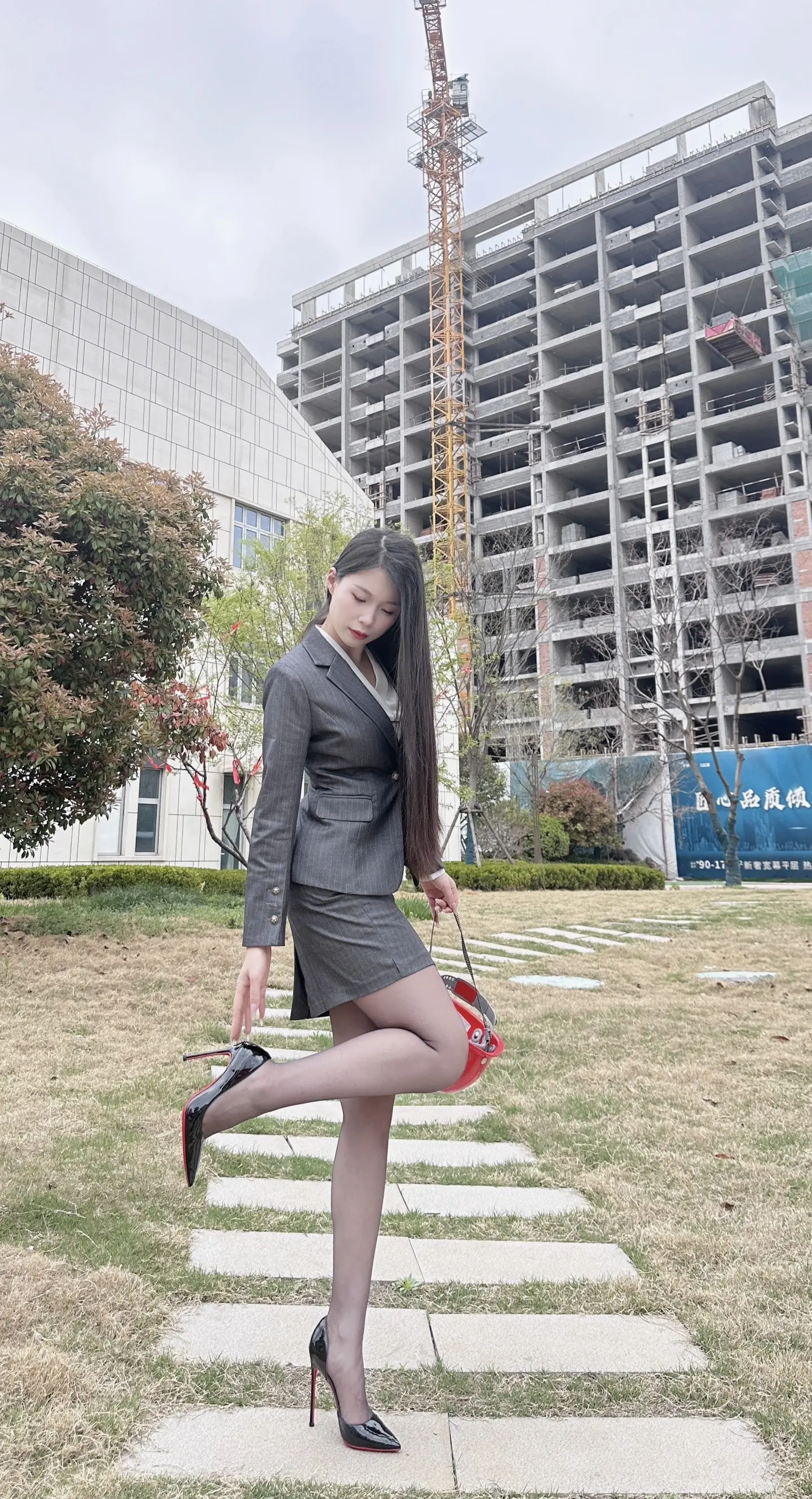 工地监工 
落子无悔 抉择本身就是向前