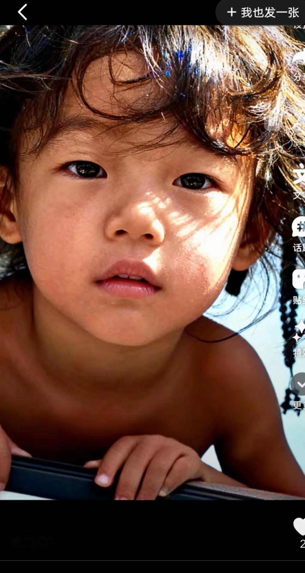 云南这个孩子太可怜了，呼吁大家一起救救这个孩子吧！
 
孩子清澈的眼神里藏着求救