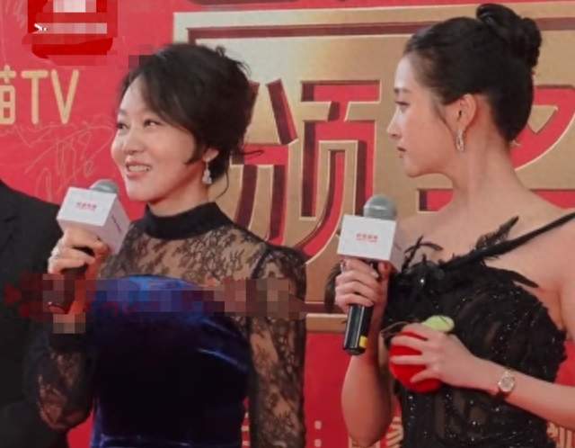 飞天奖红毯最舒服的一幕：闫妮关晓彤转圈让C位，内娱终于不抢了