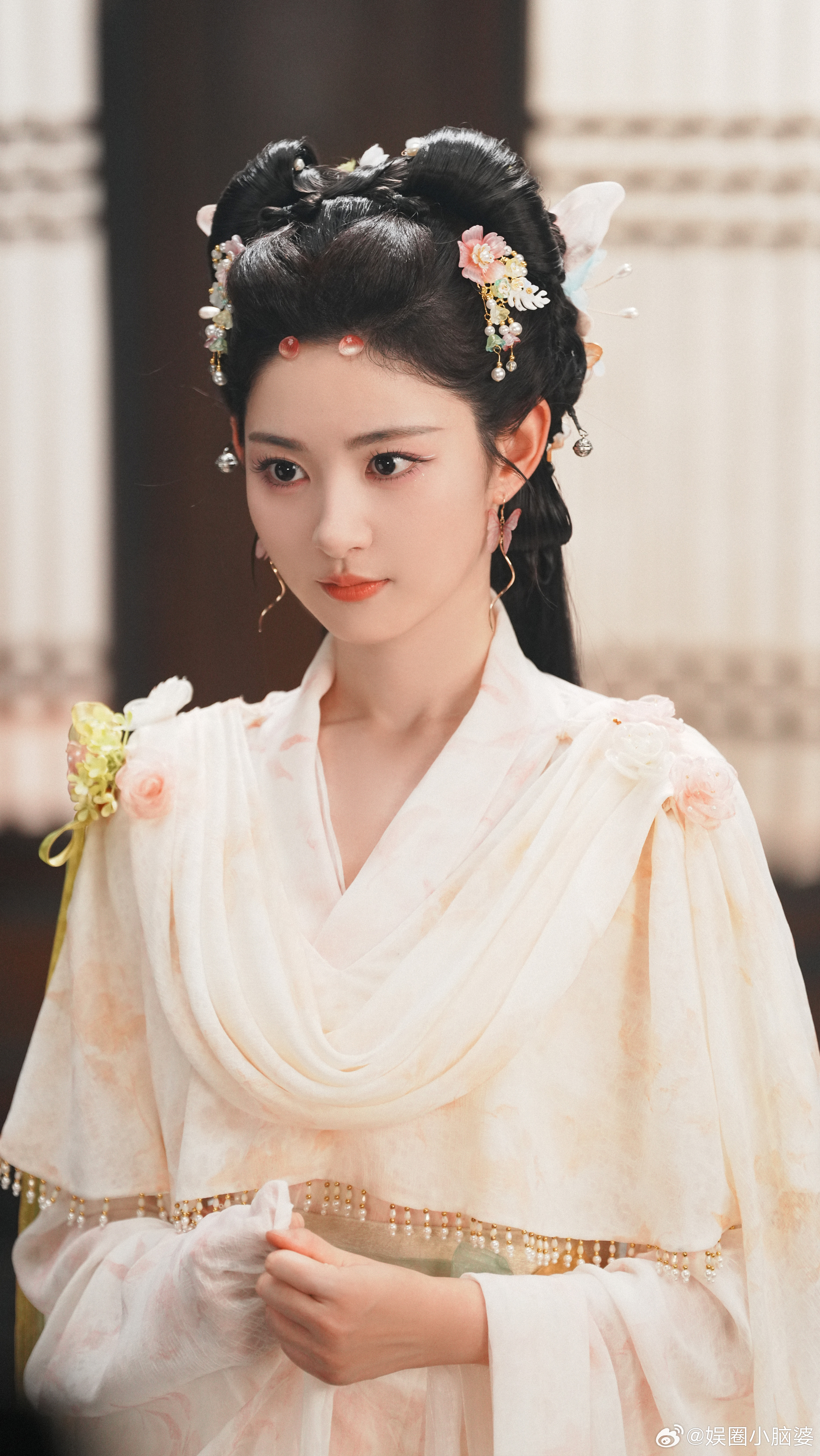 赵晴新剧内娱稀有不缺爱女主 梁绛朱的成长环境也太让人羡慕了🥰！被家人偏爱，被朋