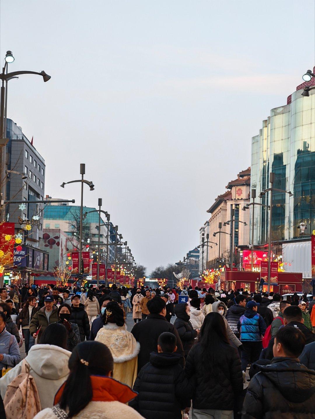 去王府中环，路上人多还好…但五号线六号线臭的跟茅房似的真受不了