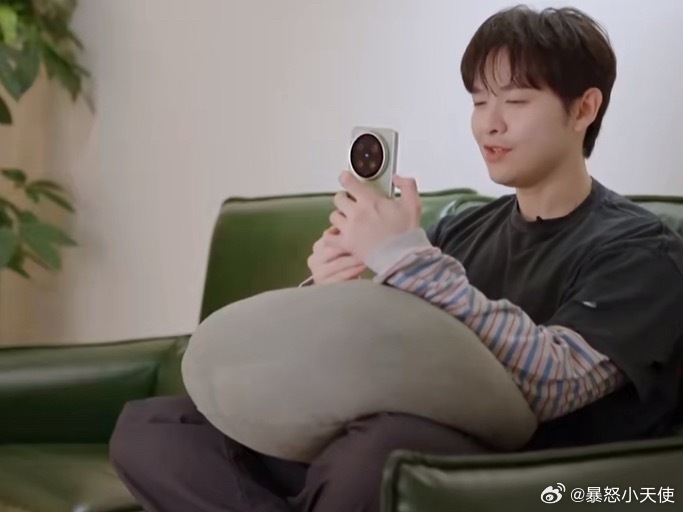 范丞丞说把排名借给尤长靖 没有一丝勉强和作秀，完全是本能的温柔，范丞丞对待好友的