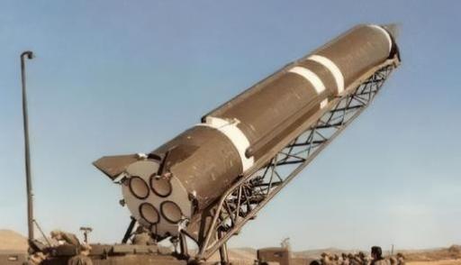 一口气花35亿买东风导弹，又砸150亿请中国驻军，付款极其爽快，谁能想到，在战火