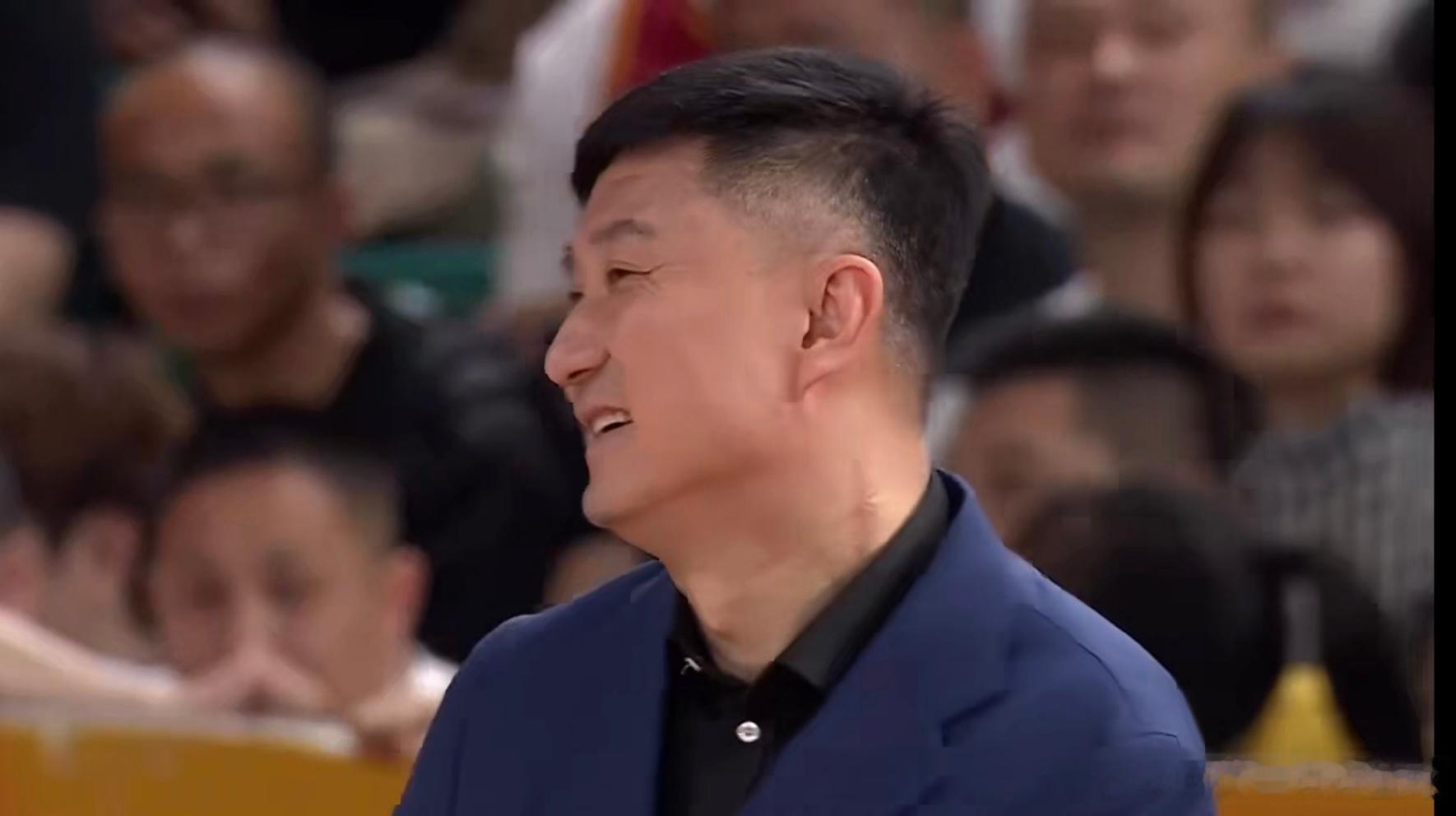 当终场哨声响起，106-96的比分定格在屏幕上，广东队又一次吞下失利苦果，近期两