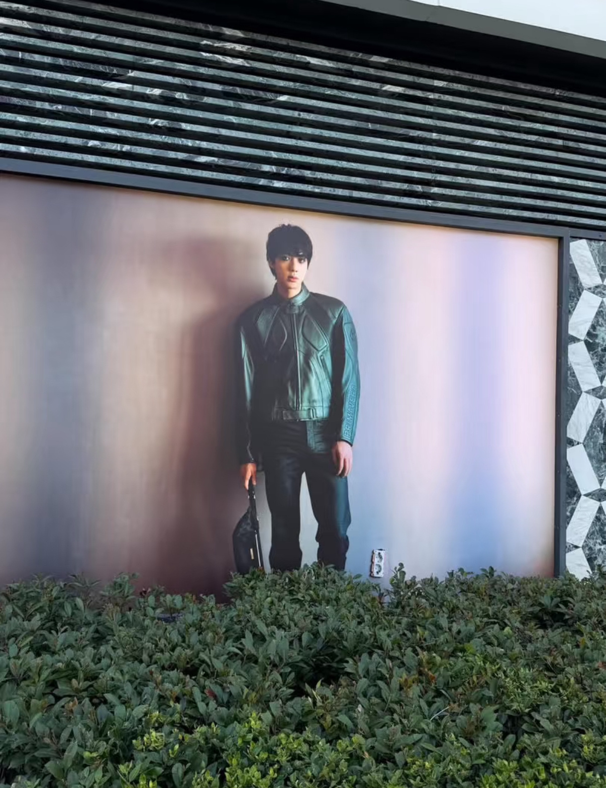 金硕珍 x GUCCI Primavera Campaign 2026 杂志投放