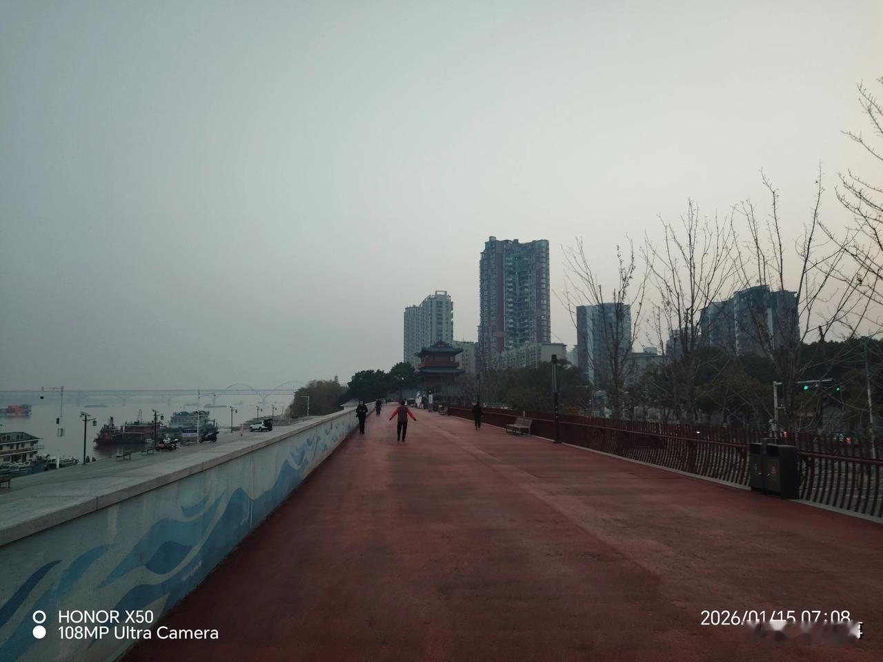 晒图笔记大赛1月15日长江岸边晨练打卡