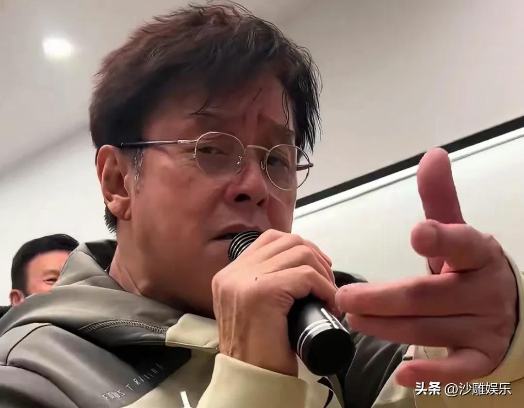 谭咏麟，正面回应！

3月30日，75岁的“校长”谭咏麟突然在社交平台高调晒出一