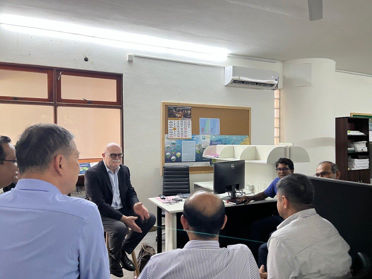 世科院专家到iucn斯里兰卡办公室今世科院专家与来自斯里兰卡和瑞士的教授们一道到