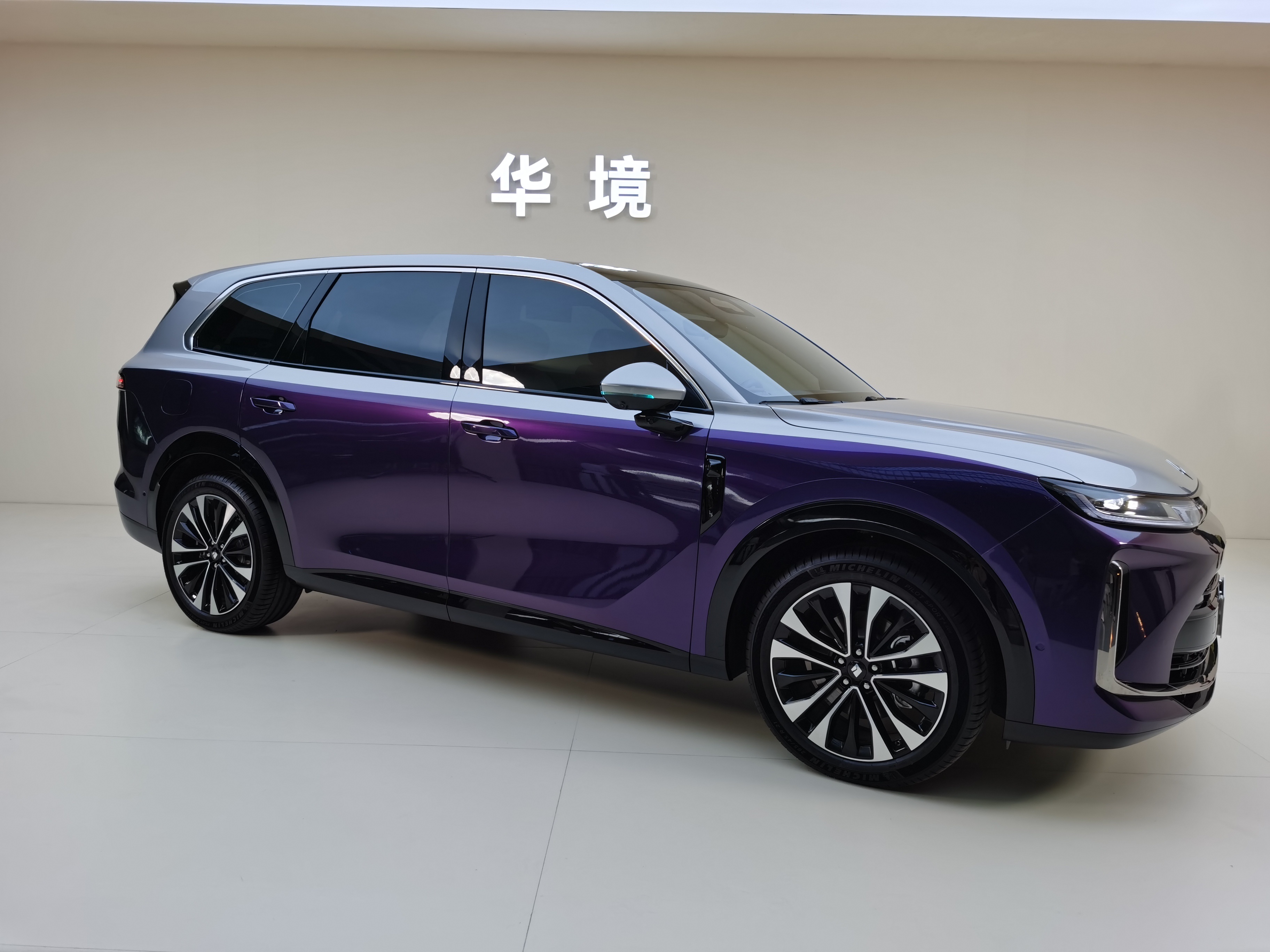 华境S技术全盘高端化，但价格力求亲民，虽然没有出预售价，但根据配置来看，价格大概