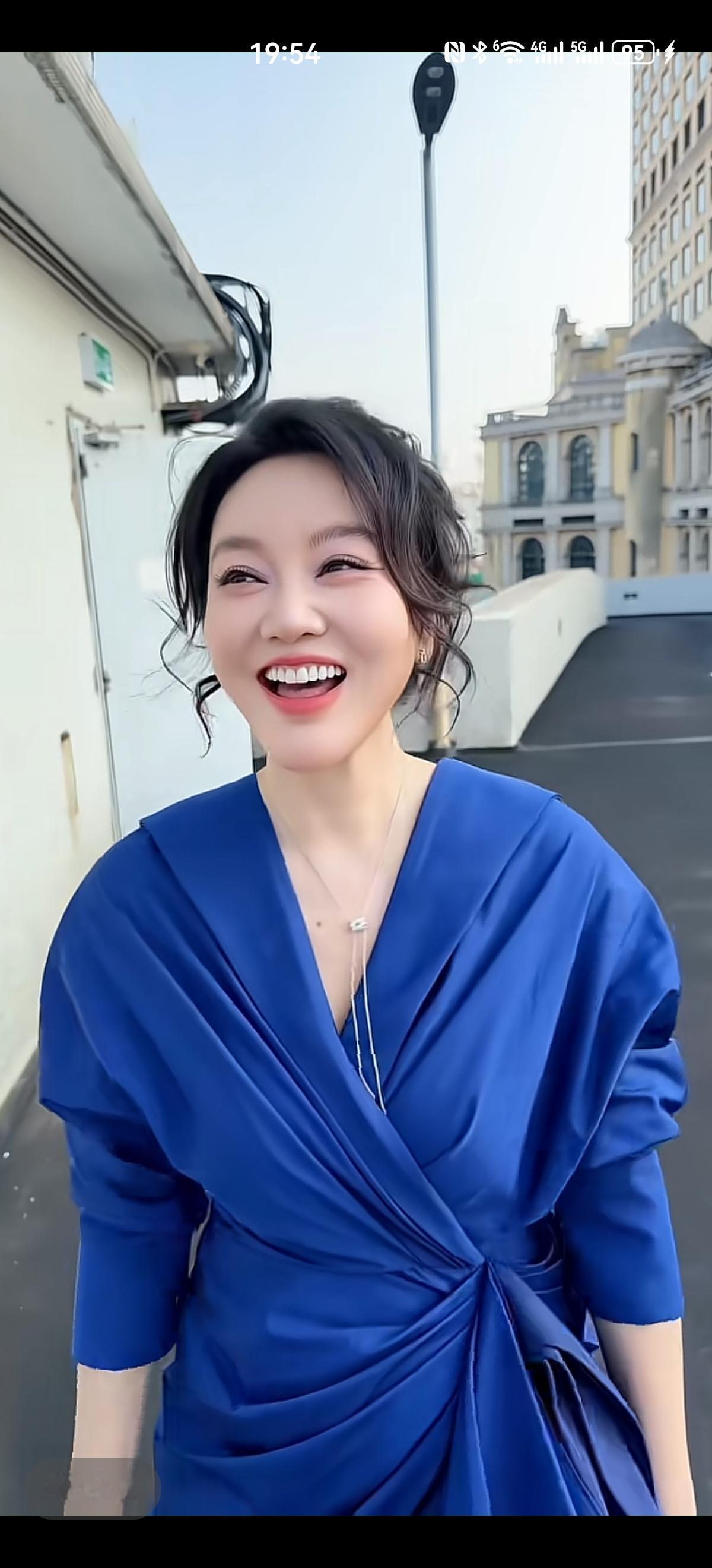 发现了没，
闫妮有个很明显的特点，
倒不是因为她今年再次出席大湾区中秋晚会，而是