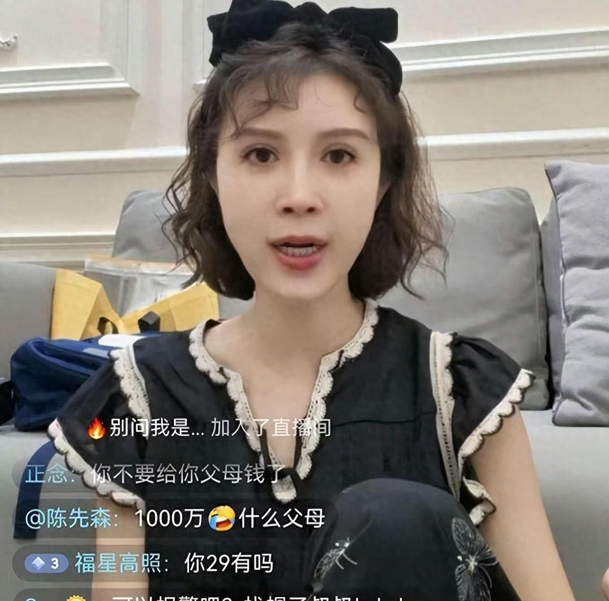 金巧巧在直播间控诉骗子！透露教授父亲被骗走上千万元，全部积蓄都没了，只剩下一大箱