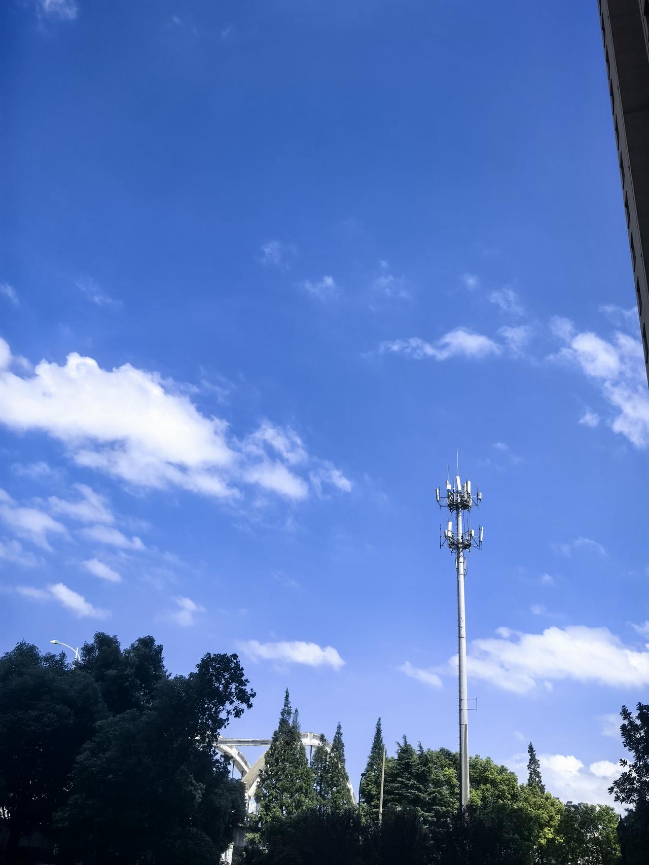 从宜兴去苏北实在太不方便了！究其原因，是江苏没有一条贯穿南北的铁路。仔细想想，还