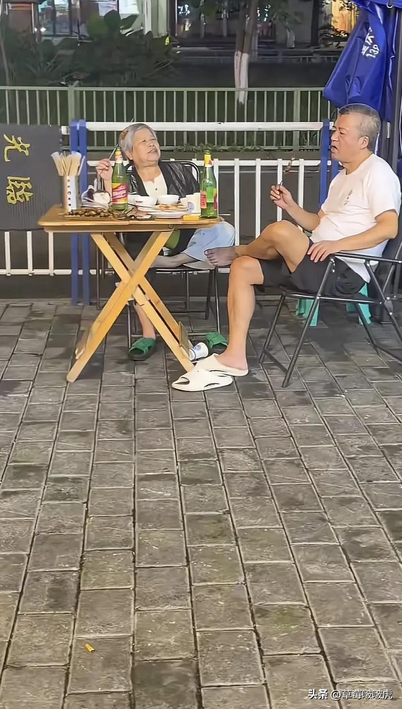是不是夫妻，一眼就能看出来了！[赞][赞]