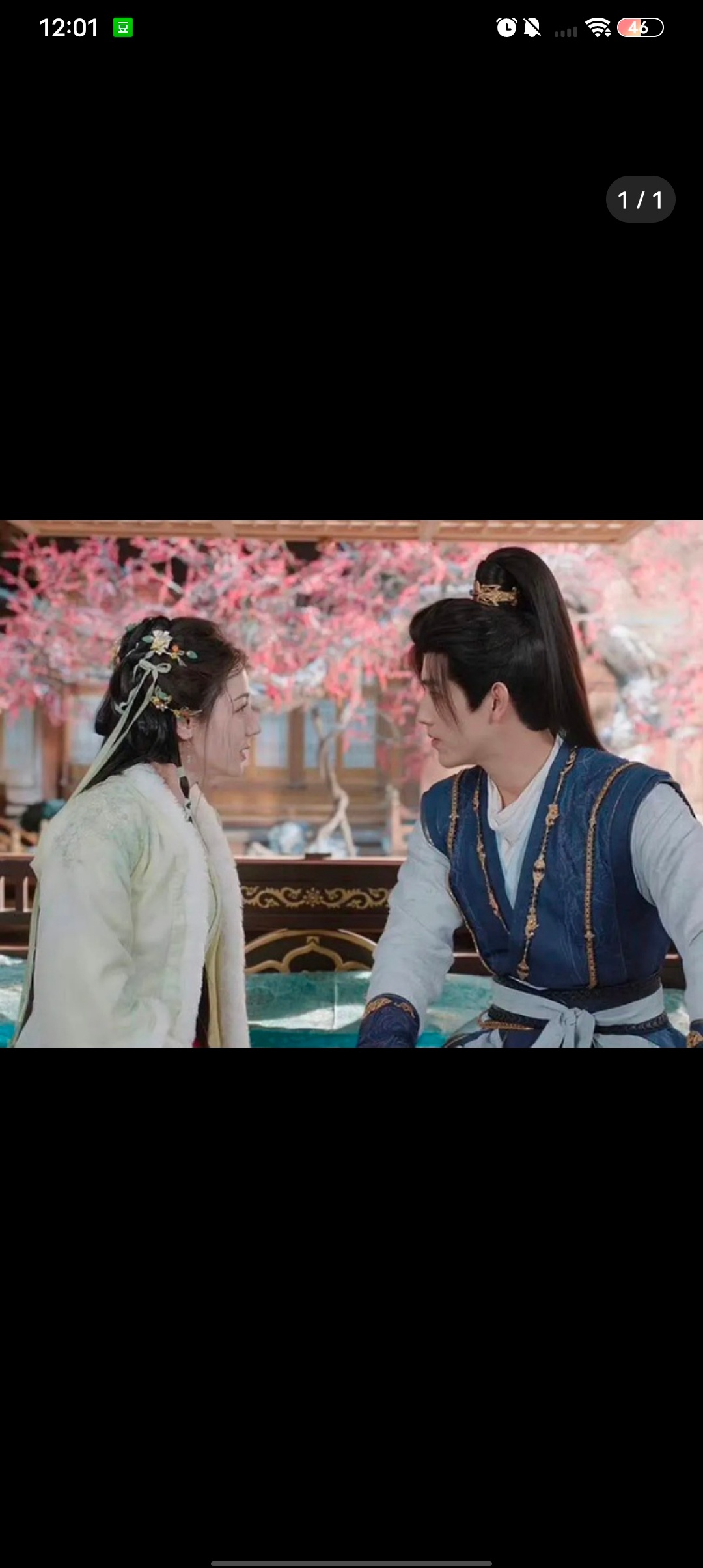 迪丽热巴面部怎么这么凹凸不平的？侧脸好奇怪 