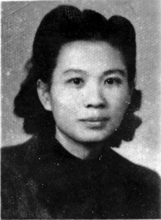 挖出了戴手铐的女遗骨，鉴定后确定，她便是中央苦苦寻找的人！1975年，一具女性尸