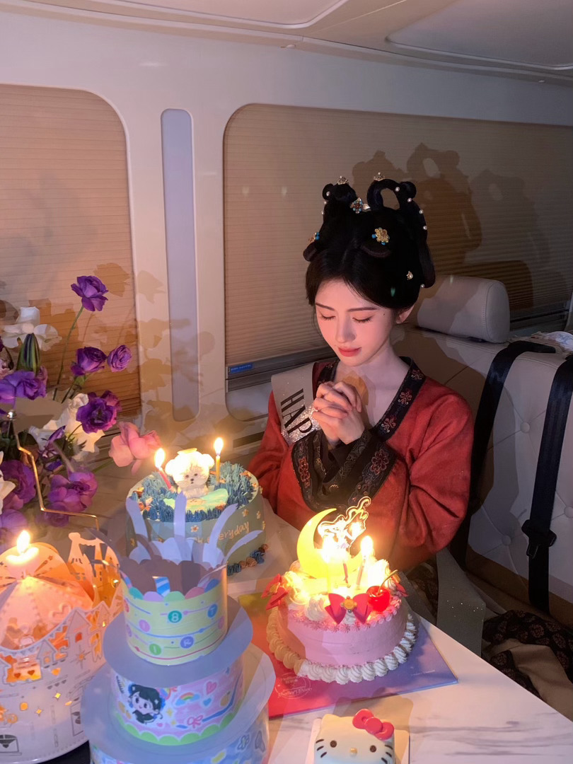 姐姐 32 岁生日快乐