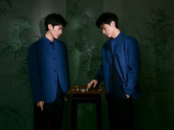 今晚的白宇靠蓝色造型赢麻了！2025中国广电视听精品之夜出发图苏到没边，温柔中带