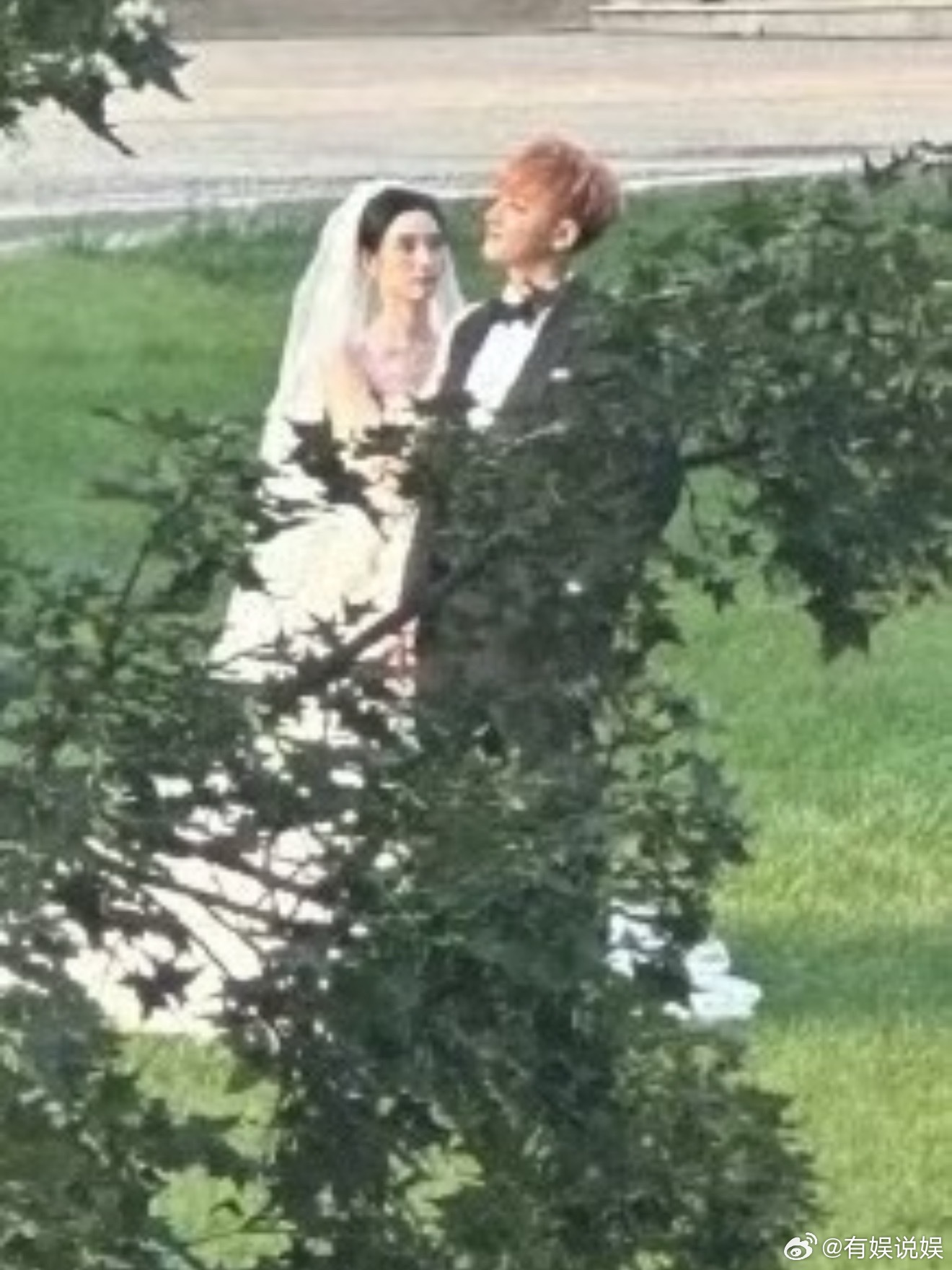 黄子韬徐艺洋拍婚纱照了好像一只高傲的火鸡！[笑cry] ​​​
