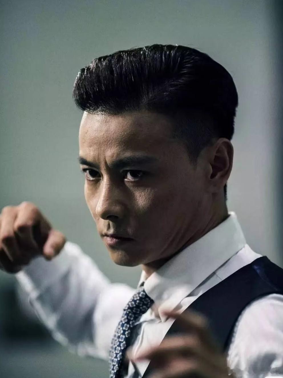 张晋和蔡少芬国外旅行突发心脏病演员张晋在与家人国外旅行期间突发心脏病，经历了一次